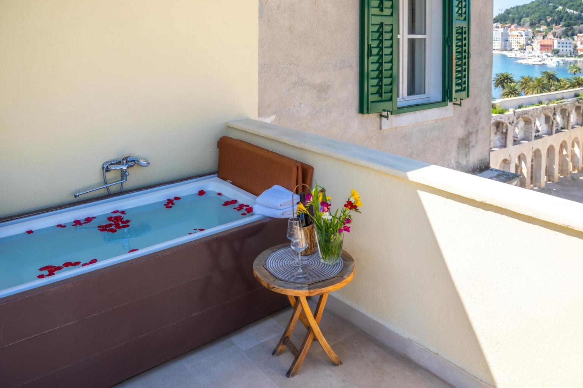 Terazza Grande In Diocletian Tower Apartment Split Ngoại thất bức ảnh