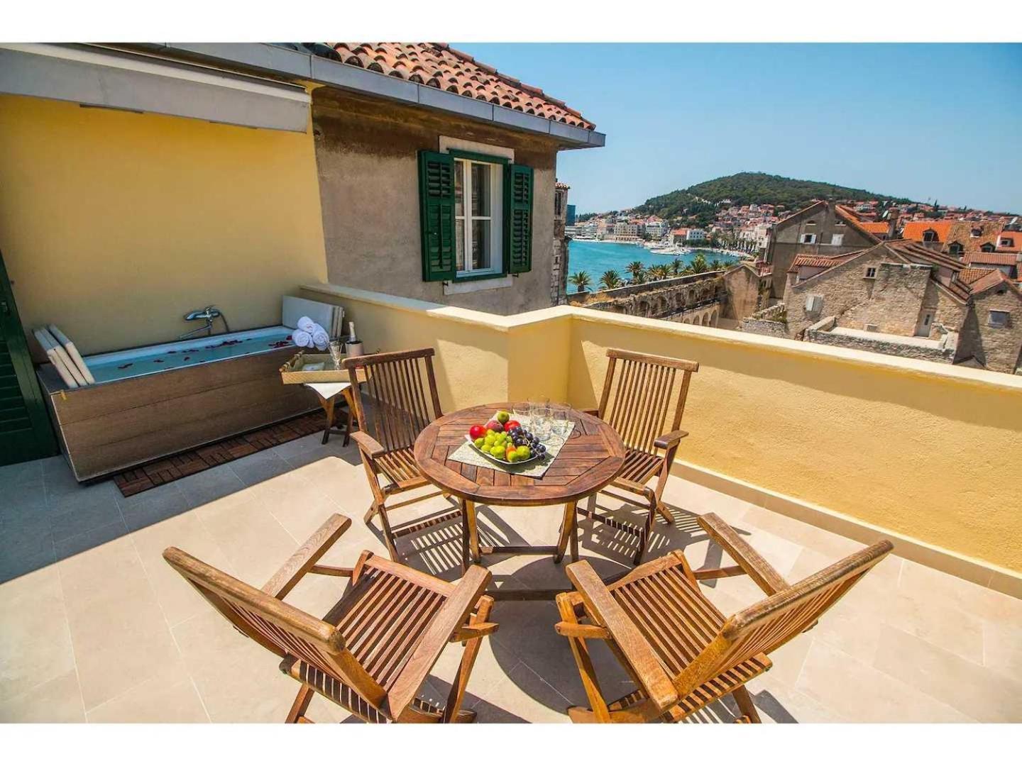 Terazza Grande In Diocletian Tower Apartment Split Ngoại thất bức ảnh